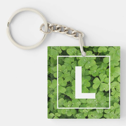 Lucky clover monogram, groene weide shamrock sleutelhanger (Voorkant)