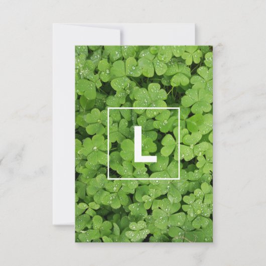 Lucky clover-monogram RSVP kaartje (Voorkant)