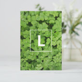 Lucky clover-monogram RSVP kaartje (Staand voorkant)