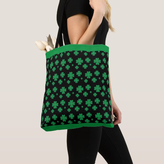 Lucky Clover-patroon in groen en zwart Tote Bag (Dichtbij)