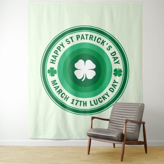 Lucky Day of March Wandkleed (In situ)