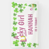 Lucky Girl Shamrock en Muffin Birthday Party Spandoek (Verticaal)