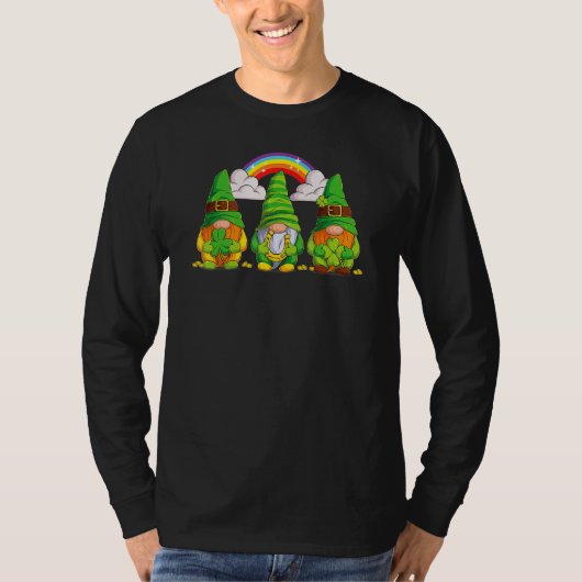 Lucky Gnomes Holding Shamrock Clover And Horseshoe T-shirt (Voorkant)