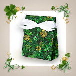 Lucky Gold and Green Shamrock Party Bedankdoosjes<br><div class="desc">Add a touch of Irish luck to your celebration with this lush clover pattern. Featuring shimmering gold accents woven through deep emerald shamrocks, this design evokes the magic of a hidden forest glade. It’s a sophisticated choice for St. Patrick’s Day parties, Irish weddings, or spring events.</div>