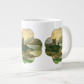 Lucky Gold Shamrock met een Iers Castle Grote Koffiekop (Voorkant rechts)