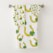 Lucky Golden Hoefijzer met Shamrock op White Bad Handdoek (Insitu)