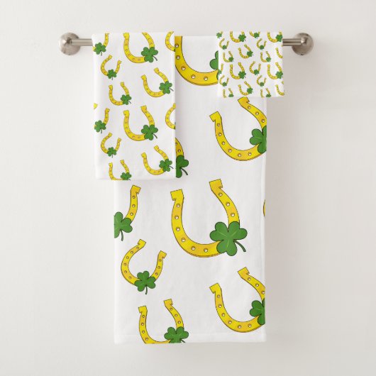 Lucky Golden Hoefijzer met Shamrock op White Bad Handdoek (Insitu)