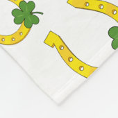Lucky Golden Hoefijzer met Shamrock op White Fleece Deken (Hoek)