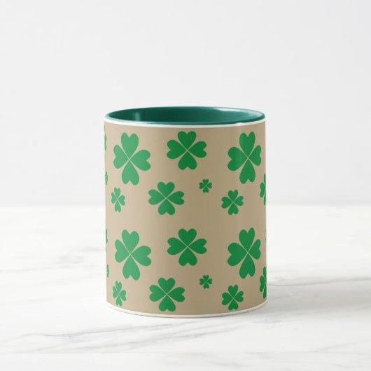 Lucky Green Clovers op Beige Mok (Midden)