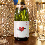 Lucky in liefde spelen Kaart koppels douche gunst Sparkling Wijnetiket<br><div class="desc">Verhoog je paren douche met onze aangepaste 'Lucky In Love' fleslabels! Omarm de grilligheid van een speelkaart-geïnspireerd ontwerp, versierd met iconische hart Koning en Koningin symbolen, allemaal weergegeven in vet rood, wit en zwart tinten. Maak een statement met gepersonaliseerde tekst, prominent met de innemende zin 'Lucky In Love' naast de...</div>