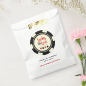 Lucky in Love Black Cream White Poker Chip Weddens Bedankzakje (Gezegeld)
