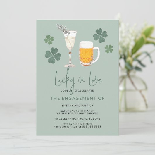 Lucky in Love Bubbles & Brews Verloving Kaart (Staand voorkant)