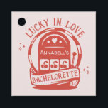 Lucky in Love Casino Hand getrokken Vegas Bachelor Bedankjes Labels<br><div class="desc">Maak je klaar voor een gelukkig in de liefde vrijgezellenweekend met deze schattige hand getrokken Vegas casino vrijgezellenfeest gunst tags! Perfect voor een Vegas meisjes weekend, casino vrijgezel, of "lucky in love" thema, zal de bruid blij zijn om een leuk weekend met haar naaste dames! Bekijk onze winkel voor bijpassende...</div>