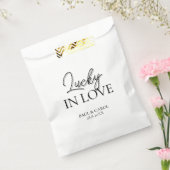 Lucky in Love gepersonaliseerde papieren tas Bedankzakje (Gezegeld)