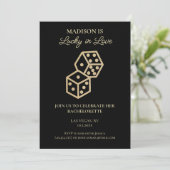 Lucky in Love Gold Dice Casino Bachelorette Party Kaart (Staand voorkant)