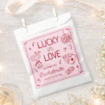 Lucky in Love grillige hand getrokken Bachelorette Bedankzakje<br><div class="desc">De "Lucky In Love Whimsical Hand Drawn Bachelorette" suite is een speels en energiek collectie dat ideaal is voor een uitje voor meisjes in Las Vegas of een bruisend vrijgezellenfeest. Met zijn gedurfde roze en rode kleurenpalet, met de hand doodled iconen zoals dobbelstenen, disco ballen, kersen, en speelkaarten brengen een...</div>
