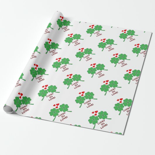 Lucky in Love Hearts Clover Cadeaupapier (Uitgerold)