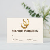 Lucky in Love Hoefijzer Wedding RSVP Response Kaar (Staand voorkant)