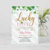 Lucky in love party-uitnodiging kaart (Staand voorkant)
