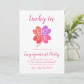 Lucky in Love Pink Heart Shamrock Engagement Party Kaart (Staand voorkant)