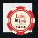 Lucky In Love Poker Chip Rood Gebroken Wit Bruilof Kaart<br><div class="desc">Verbluf je gasten door ze deze rode,  zwarte en gebroken witte "Lucky in Love" poker chip bruiloft uitnodigingen te sturen. Ze wachten er reikhalzend op om met je mee te gaan op deze zeker-te-zijn-leuke bruiloft!</div>