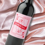 Lucky In Love Roze & Rood Custom Bachelorette Favo Wijn Etiket<br><div class="desc">Verhoog een glas naar liefde en geluk met onze gepersonaliseerde 'Lucky in Love' bachelorette party wijnlabels! Met de betoverende Queen of Hearts en een handgetekende vrouw omtrek met een champagneglas stralen deze labels glamour en opwinding uit in vet roze en rode tinten. Of u nu in Las Vegas viert of...</div>
