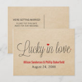 Lucky in Love Save the Date Briefkaart, Red Aankondigingskaart (Voorkant / Achterkant)