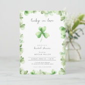 Lucky in Love Shamrock Bridal Shower Invitation Kaart (Staand voorkant)
