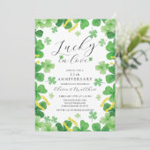 Lucky in Love Shamrock Jubileum Invitation Kaart (Staand voorkant)