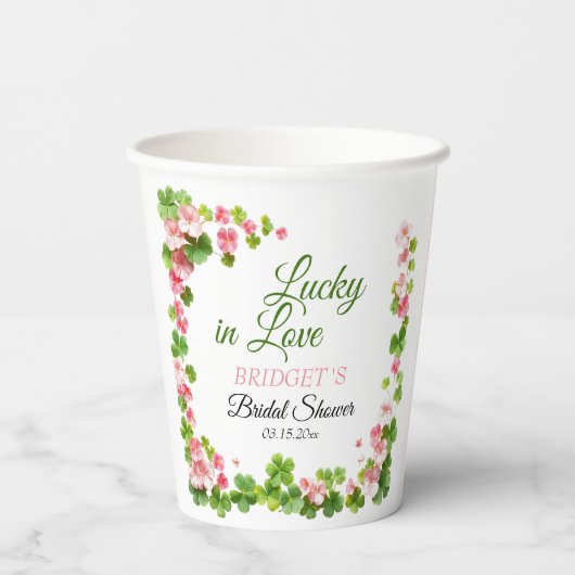 Lucky in Love St. Patrick's Day Vrijgezellenfeest Papieren Bekers (Achterkant)