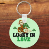 Lucky in Love St. Pat's Tshirts and Gifts Sleutelhanger (Voorkant)