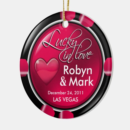 Lucky in Love Vegas Passen getrouwd Casino Chip Keramisch Ornament (Links)
