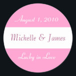 "Lucky in Love" Wedding Sticker<br><div class="desc">Geweldig voor huwelijksgunsten: Gebruik een glassine envelop en sluit een kaartje van $1 samen met een cent die het jaar heeft dat je trouwt. Verander gewoon de namen en de datum en je wordt ingesteld.</div>