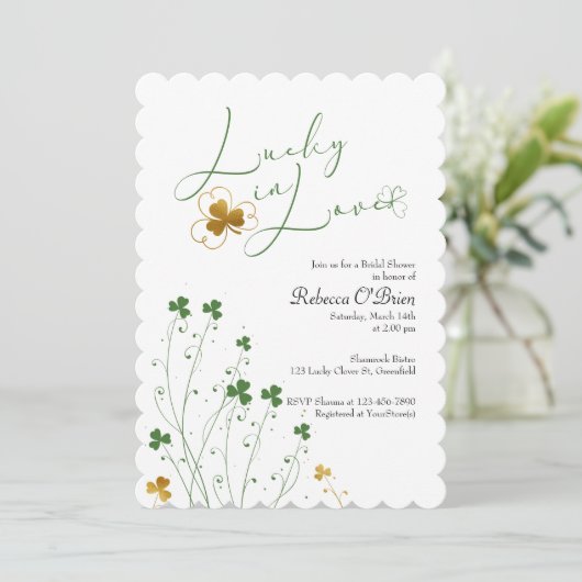 Lucky in Love Wildflower Shamrocks Vrijgezellenfee Kaart (Staand voorkant)
