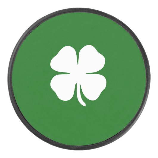 Lucky Irish Green Four Leaf Clover Modern Eenvoudi Hockey Puck (Voorkant)