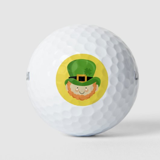 Lucky Irish Leprechaun met shamrock in zijn pet Golfballen (Voorkant)