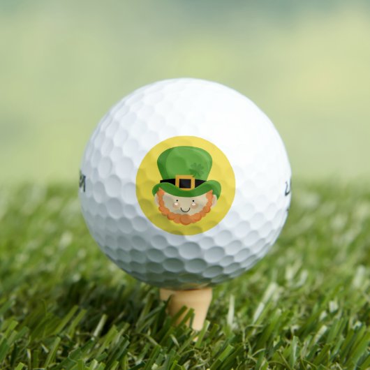 Lucky Irish Leprechaun met shamrock in zijn pet Golfballen (Insitu Shirt)