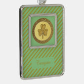 Lucky Irish Shamrock Gold Coin Custom Verzilverd Omlijst Ornament (Rechts)