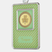 Lucky Irish Shamrock Gold Coin Custom Verzilverd Omlijst Ornament (Links)