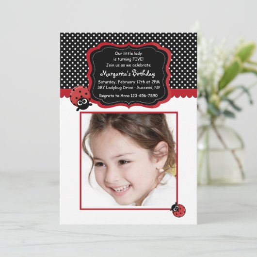 Lucky Ladybug Fotouitnodiging Kaart (Staand voorkant)