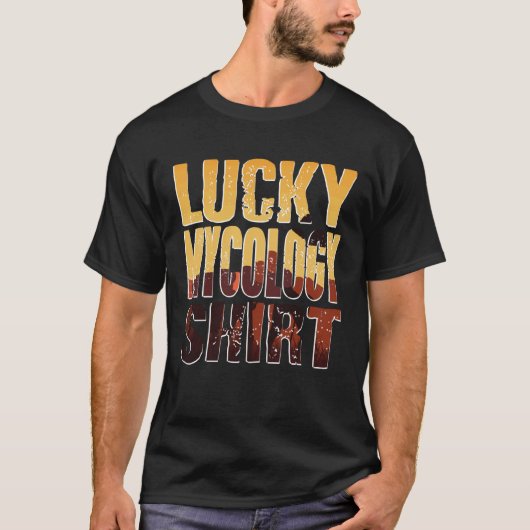 Lucky Mushroom Forager Humor Quote Statement T-shirt (Voorkant)
