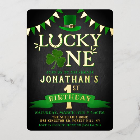 Lucky One Chalkboard 1st Birthday Real Folie Uitnodiging (Voorkant)