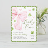 Lucky One Pink Bow 1st Birthday Invitation Kaart (Staand voorkant)