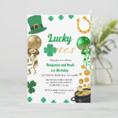 Lucky One Twin 1e Verjaardag St Patrick's Day Boy Kaart (Staand voorkant)