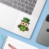 Lucky Owl St. Patrick's Day Sticker (Laptop met iPhone)