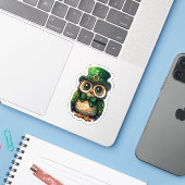 Lucky Owl St. Patrick's Day Sticker (Laptop met iPhone)