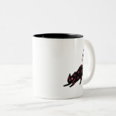 Lucky Panther Mug | Bold Cat Energy Tweekleurige Koffiemok (Voorkant rechts)