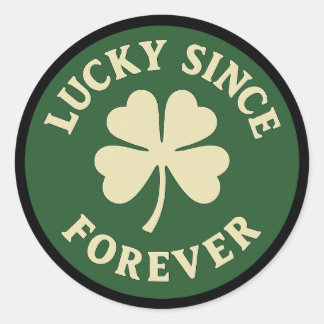 Lucky Since Forever – Four-Leaf Clover Badge Ronde Sticker