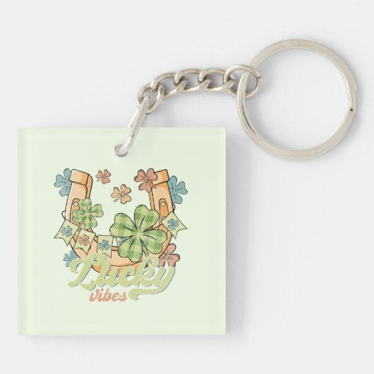 Lucky Vibes - Kleurrijke Klavers & Gouden Hoefijze Sleutelhanger (Achterkant)