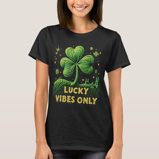 Lucky Vibes Only Yarn Clover St. Patrick's Day T-shirt (Voorkant)
